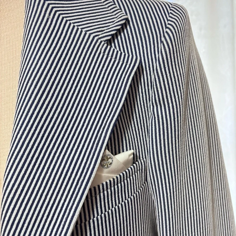 Roos Atkins Classic Blue and White Striped Blazer for Men size 39